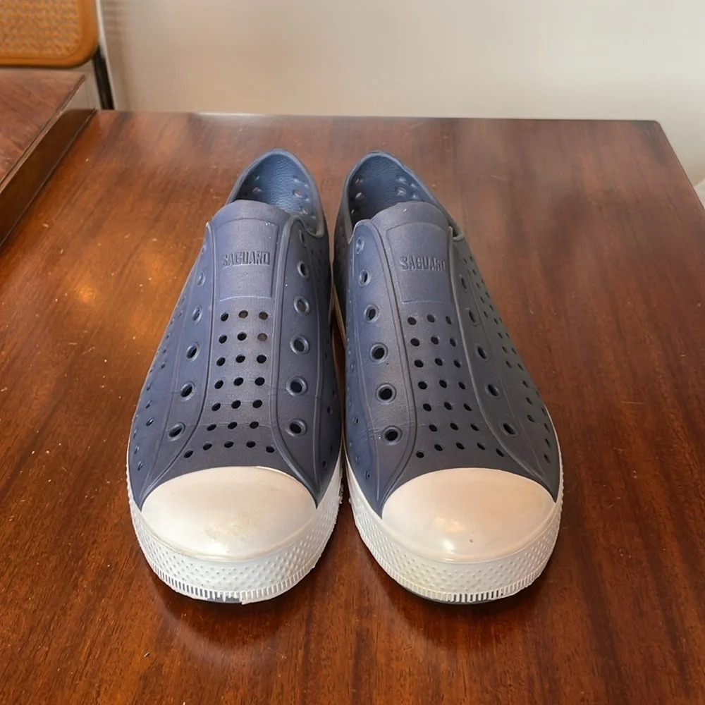 🍴 Saguaro navy and white water shoes